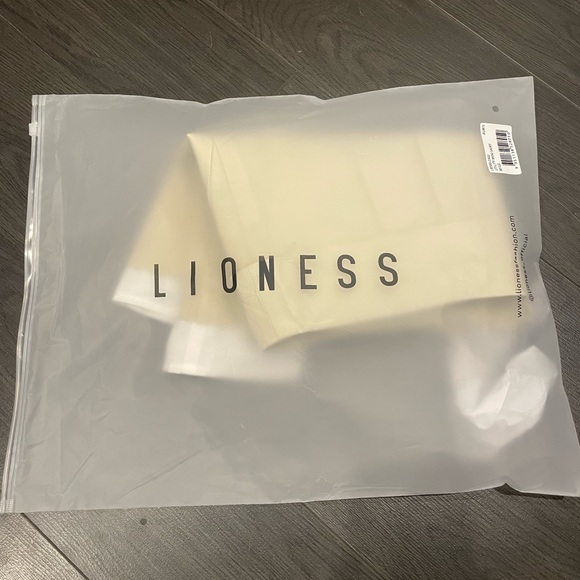 NWT - Lioness beige utility mini skirt - Picture 5 of 5